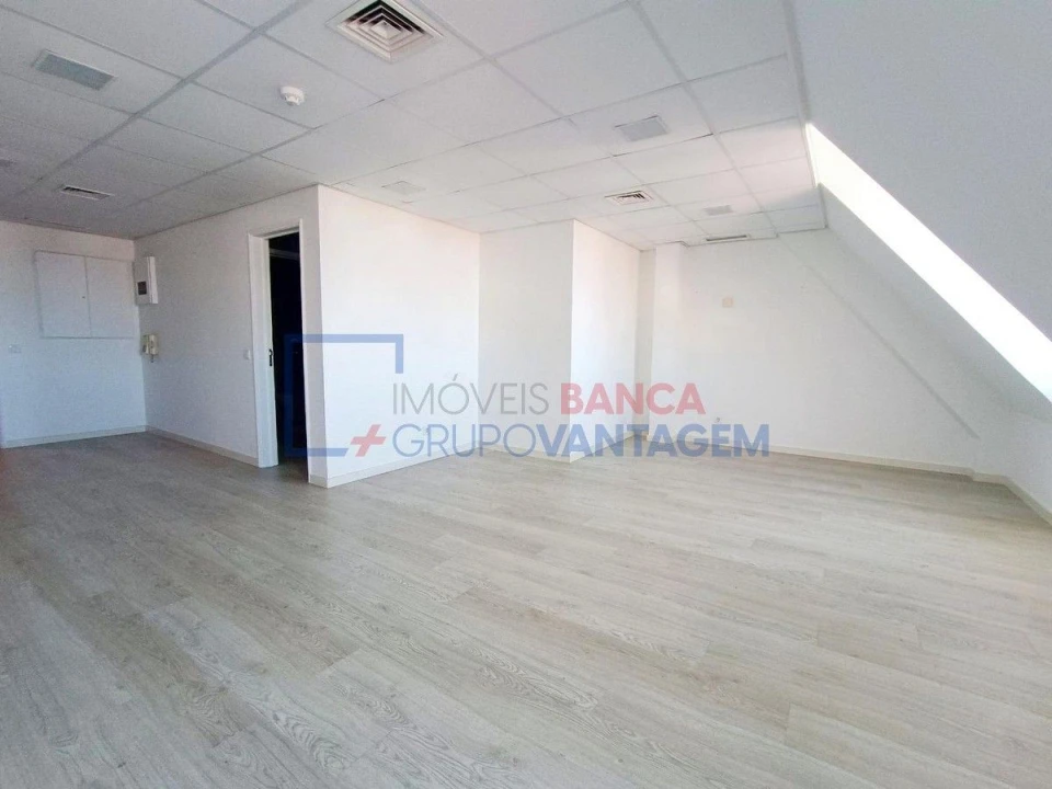 Escritório para Venda em Santa Maria Maior Foto 2