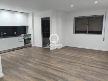 Apartamento T2 para Venda em Nogueira e Silva Escura