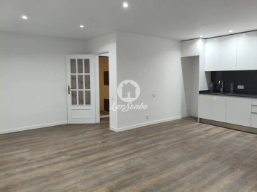 Apartamento T2 para Venda em Nogueira e Silva Escura