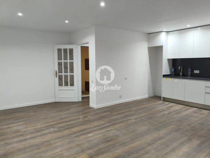 Apartamento T2 para Venda em Nogueira e Silva Escura Foto 3
