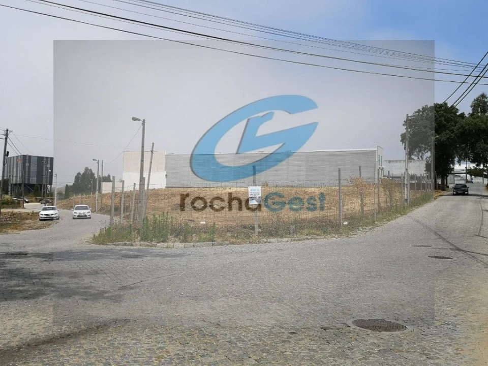 Terreno Comércio / Armazém para Venda em Serzedo e Perosinho Foto 2