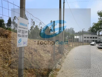 Terreno Comércio / Armazém para Venda em Serzedo e Perosinho