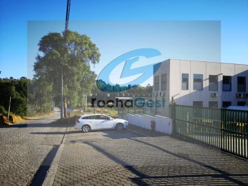 Terreno Comércio / Armazém para Venda em Serzedo e Perosinho