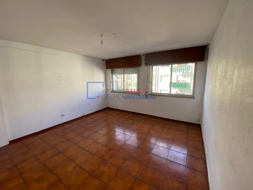 Apartamento T2 para Venda em Oeiras e São Julião da Barra, Paço de Arcos e Caxias