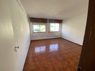 Apartamento T2 para Venda em Oeiras e São Julião da Barra, Paço de Arcos e Caxias