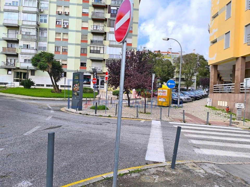 Apartamento T2 para Venda em Benfica Foto 23