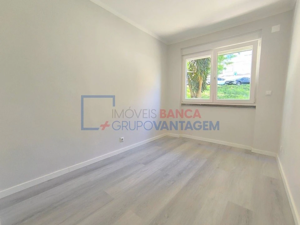 Apartamento T2 para Venda em Benfica Foto 3
