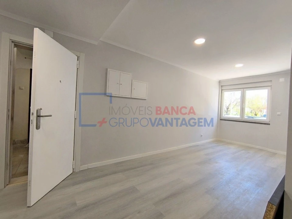 Apartamento T2 para Venda em Benfica Foto 1