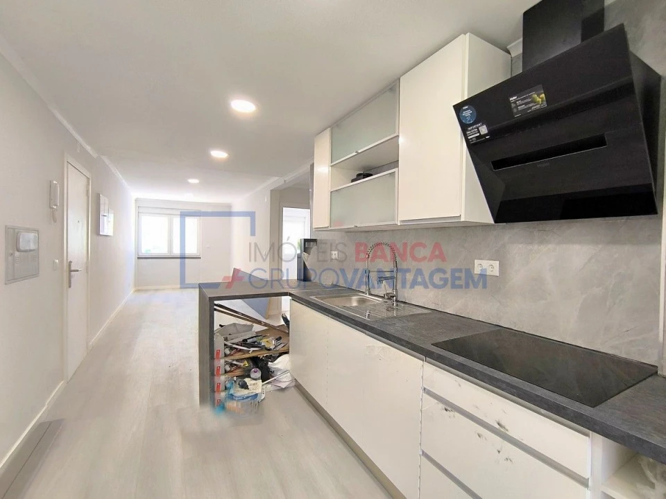 Apartamento T2 para Venda em Benfica Foto 4