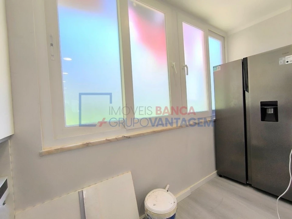 Apartamento T2 para Venda em Benfica Foto 6