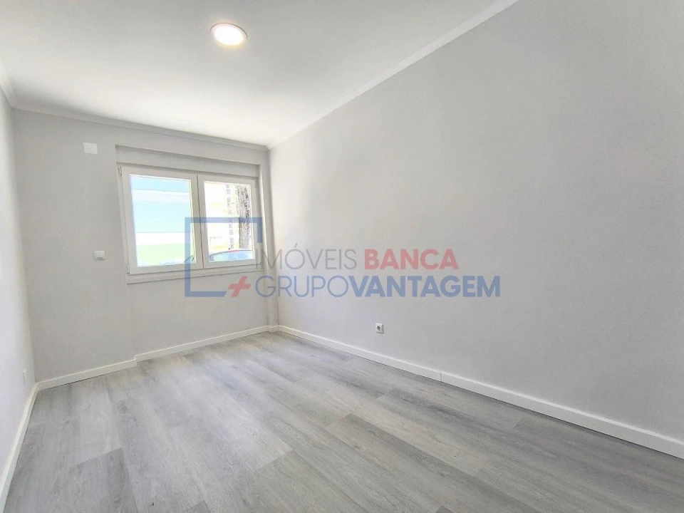 Apartamento T2 para Venda em Benfica Foto 12