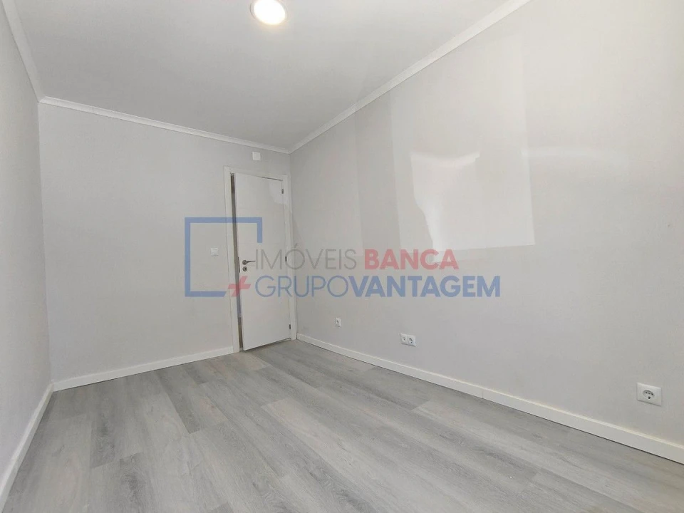 Apartamento T2 para Venda em Benfica Foto 13