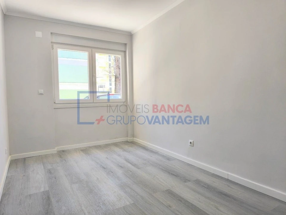 Apartamento T2 para Venda em Benfica Foto 15
