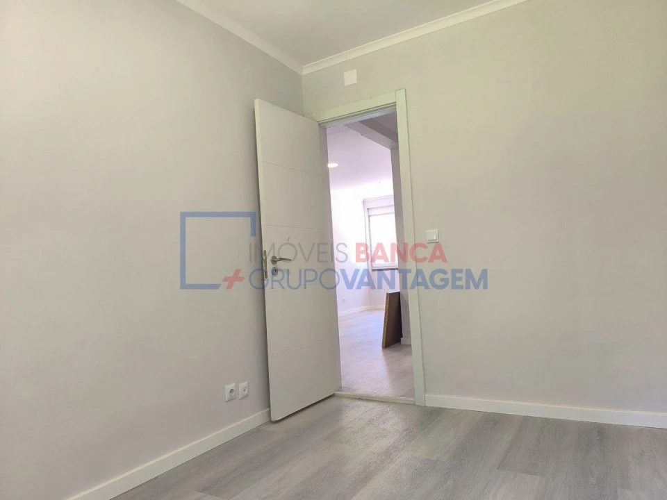 Apartamento T2 para Venda em Benfica Foto 16