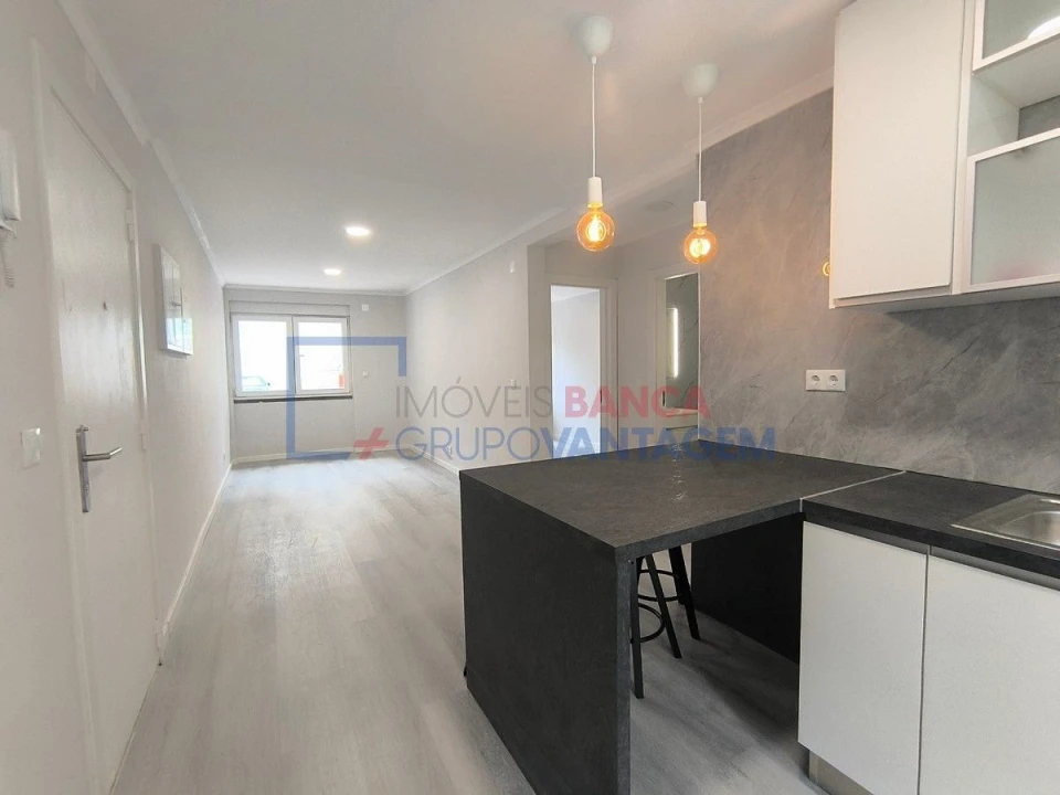 Apartamento T2 para Venda em Benfica Foto 1