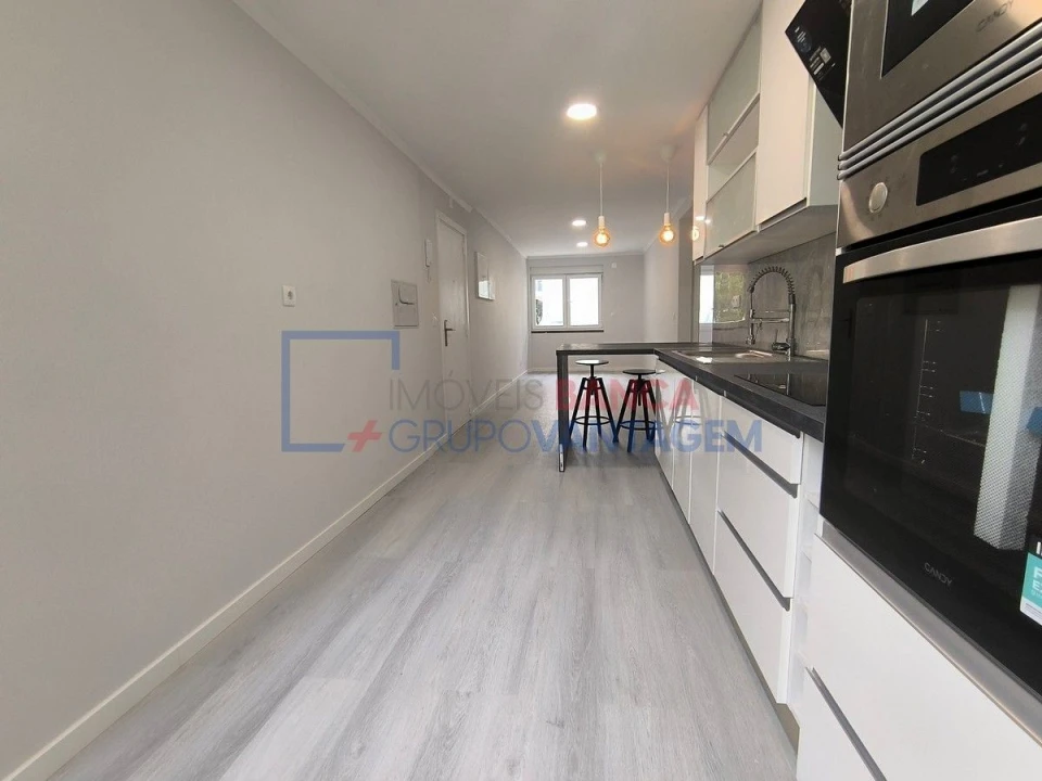 Apartamento T2 para Venda em Benfica Foto 2