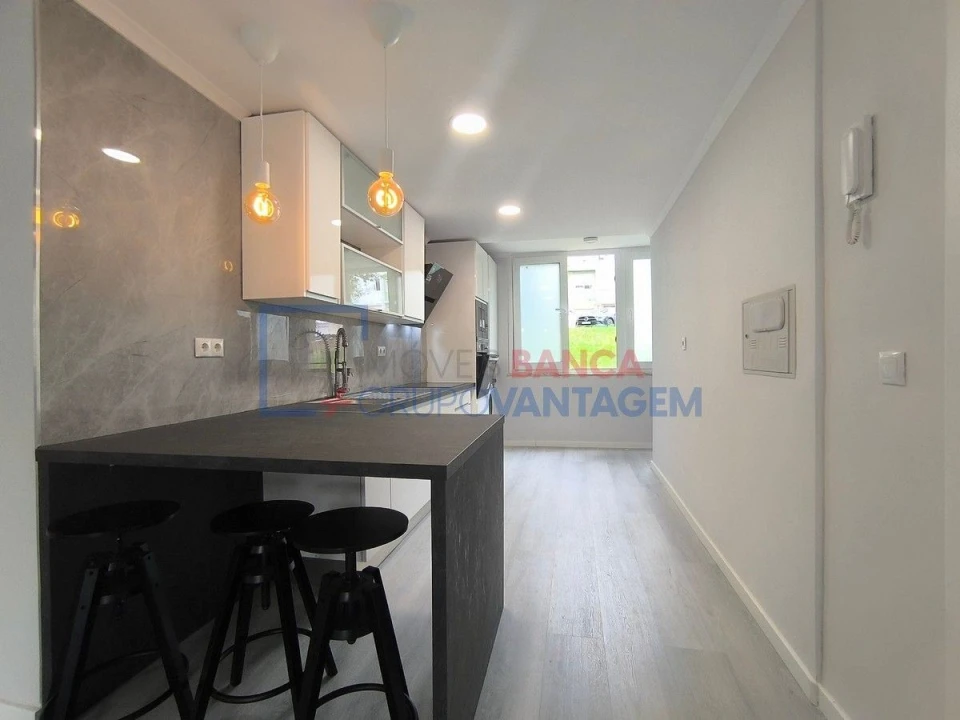 Apartamento T2 para Venda em Benfica Foto 3