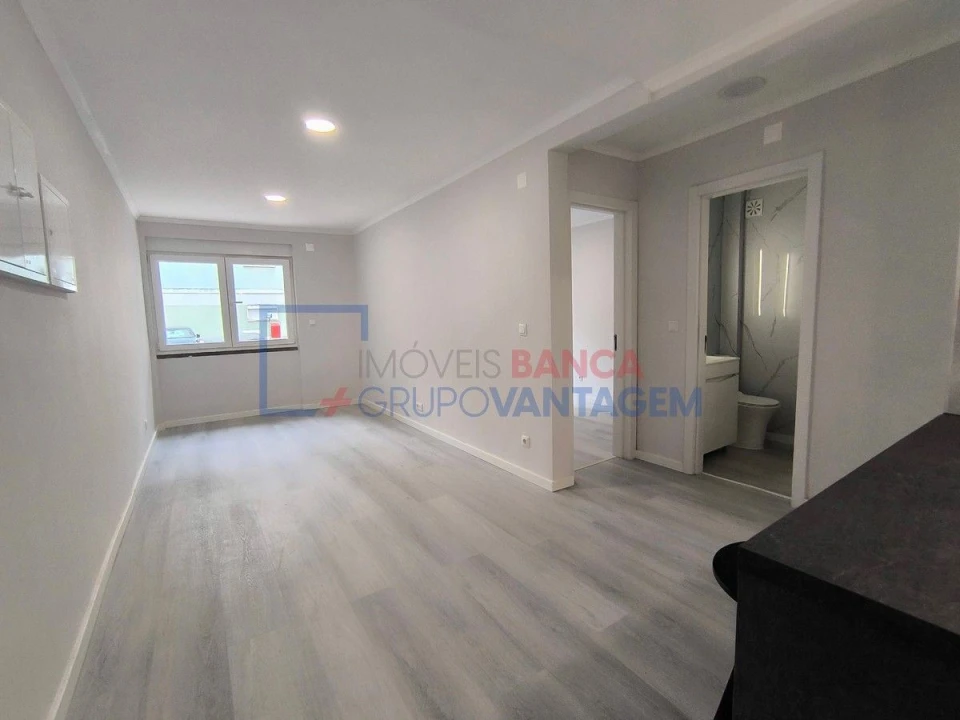 Apartamento T2 para Venda em Benfica Foto 5
