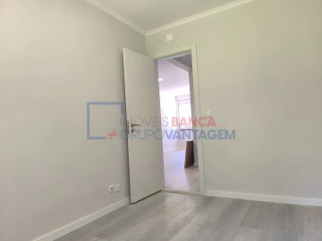 Apartamento T2 para Venda em Benfica