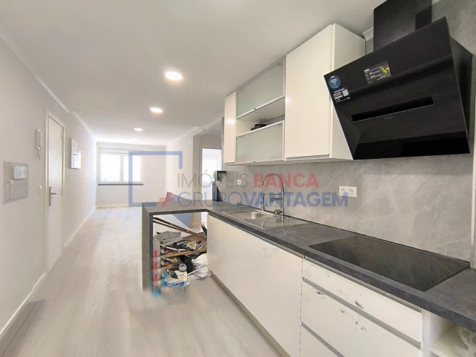Apartamento T2 para Venda em Benfica Foto 4