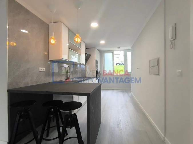 Apartamento T2 para Venda em Benfica Foto 3