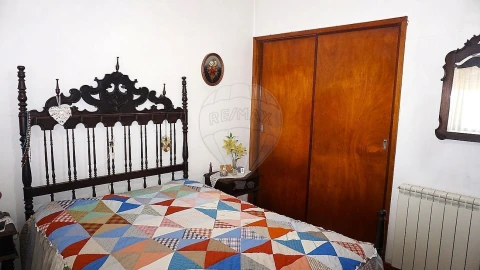 Moradia T5 para Venda em Tamengos, Aguim e Óis do Bairro