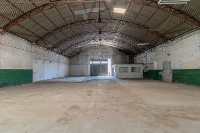 Armazém para Venda em Eiras e São Paulo de Frades
