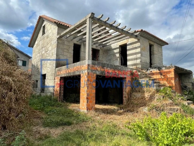 Moradia T4 para Venda em Beijos Foto 2