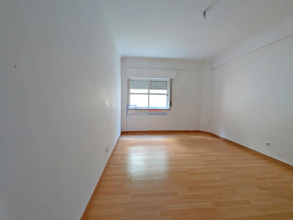 Apartamento T2 para Venda em Algueirão-Mem Martins Foto 2