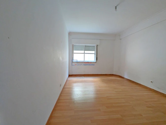 Apartamento T2 para Venda em Algueirão-Mem Martins Foto 2