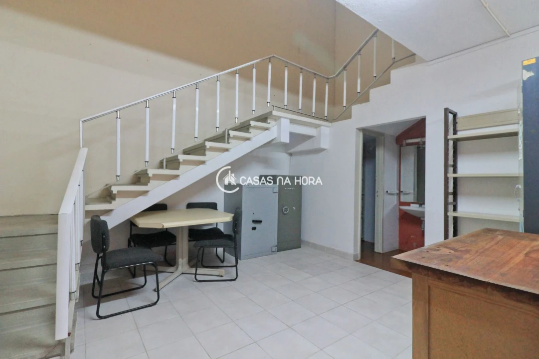 Escritório para Arrendamento em Paranhos Foto 3