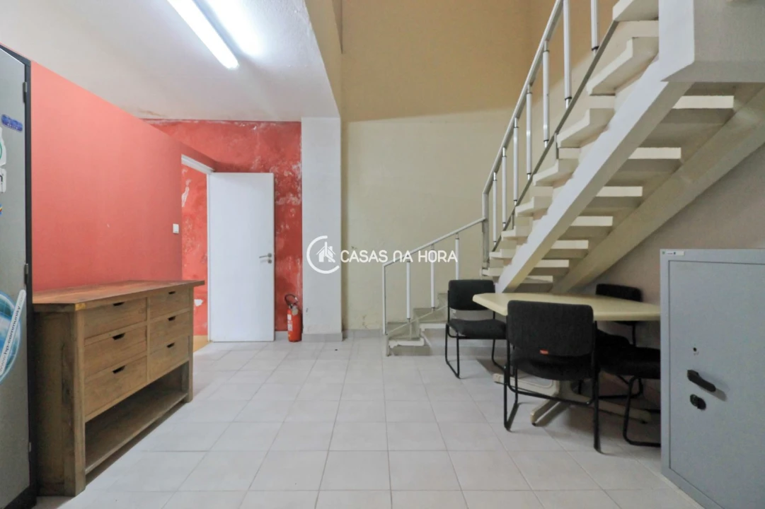 Escritório para Arrendamento em Paranhos Foto 7