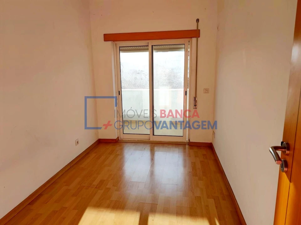 Apartamento T3 para Venda em Azambuja Foto 16