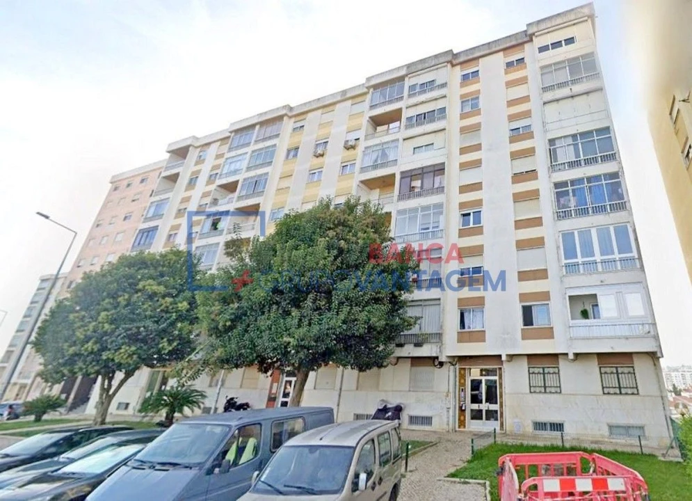 Apartamento T2 para Venda em Agualva e Mira-Sintra Foto 1