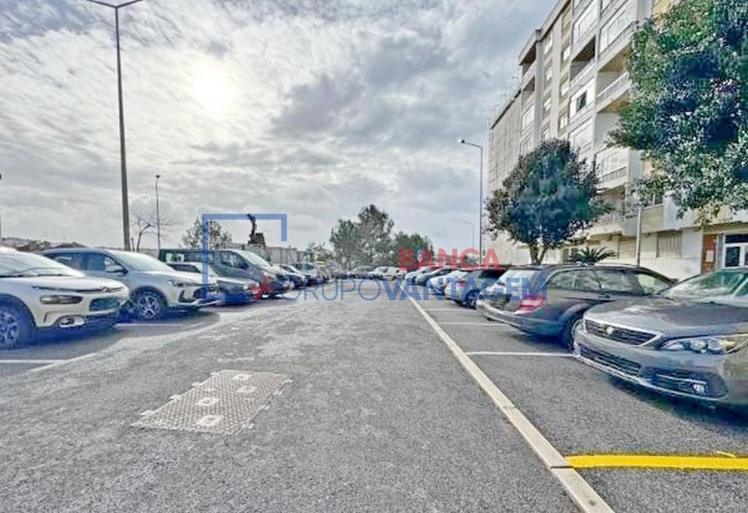 Apartamento T2 para Venda em Agualva e Mira-Sintra Foto 14