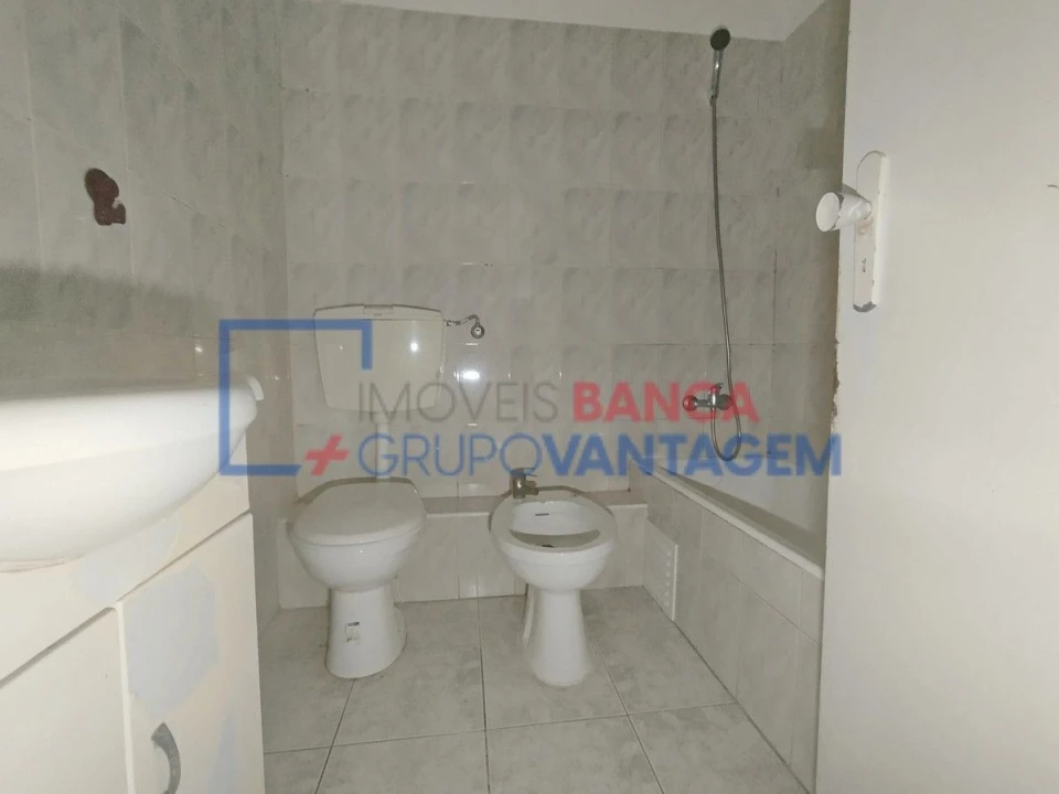 Apartamento T2 para Venda em Corroios Foto 16