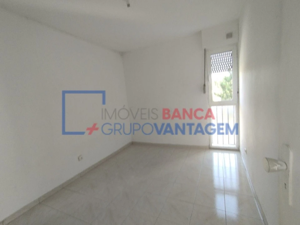 Apartamento T2 para Venda em Corroios Foto 8