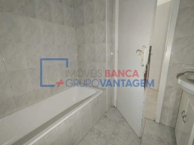 Apartamento T2 para Venda em Corroios Foto 17