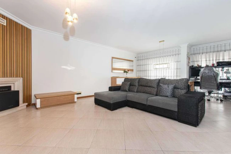 Apartamento T3 para Venda em Queluz e Belas Foto 2