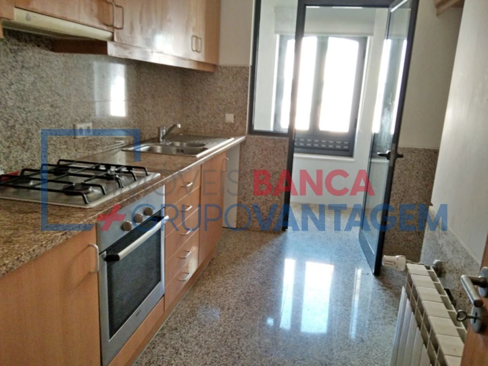 Apartamento T2 para Venda em Oliveira do Douro Foto 3
