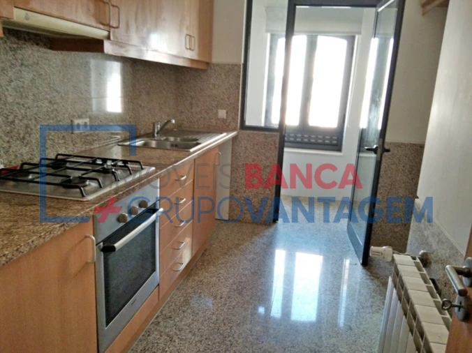 Apartamento T2 para Venda em Oliveira do Douro Foto 3