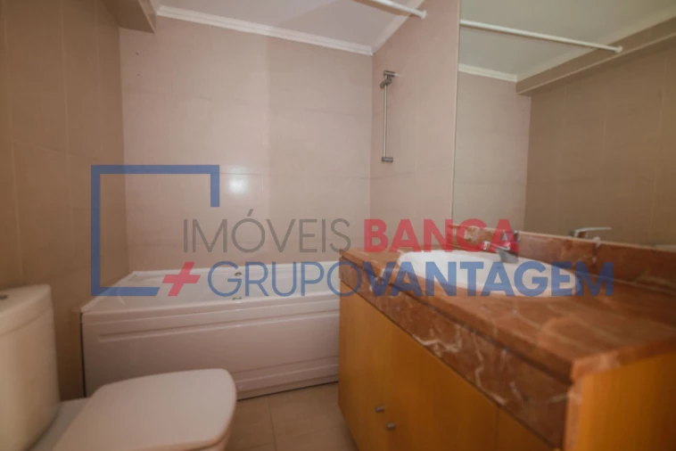 Apartamento T4 para Venda em Alcochete Foto 30