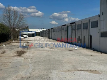 Armazém para Venda em Torres Novas (Santa Maria, Salvador e Santiago)