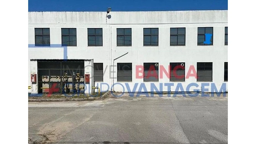 Armazém para Venda em Torres Novas (Santa Maria, Salvador e Santiago)
