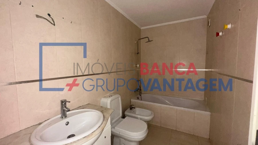 Apartamento T2 para Venda em Amora Foto 9
