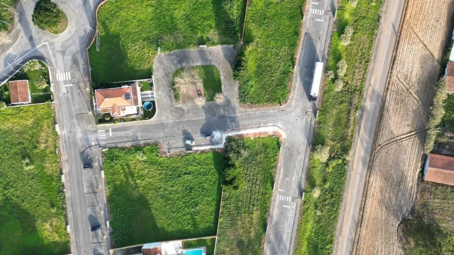 Terreno para Venda em Campelos e Outeiro da Cabeça