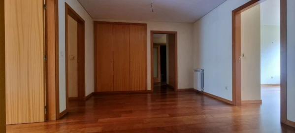Apartamento T5 para Venda em Paranhos