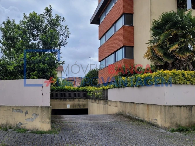 Apartamento T5 para Venda em Paranhos Foto 3