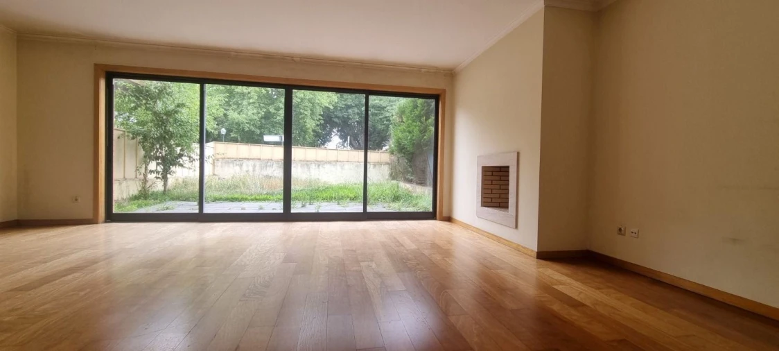 Apartamento T5 para Venda em Paranhos Foto 3