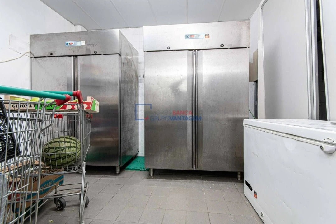 Loja para Venda em Alvalade Foto 15